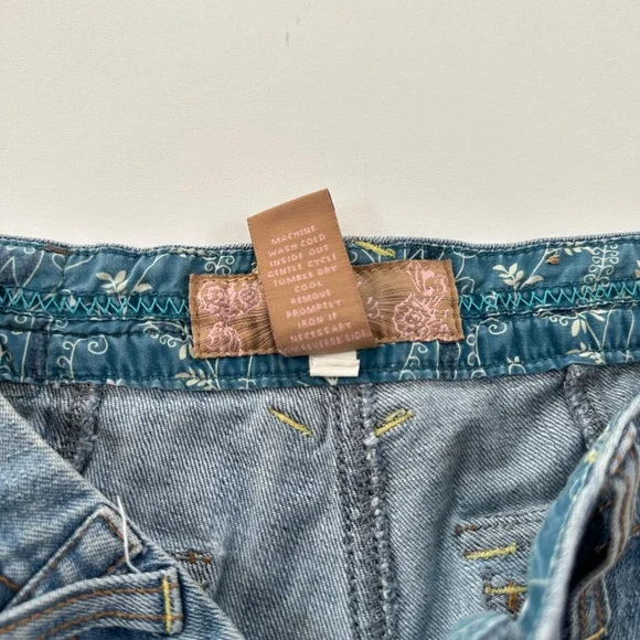 Candies Womens Jeans / Capris Light Wash Flare Hip Embellished Detailed 30x26 - Picture 6 of 8